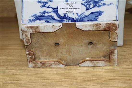 A Chinese Kangxi period blue and white jardiniere length 21cm